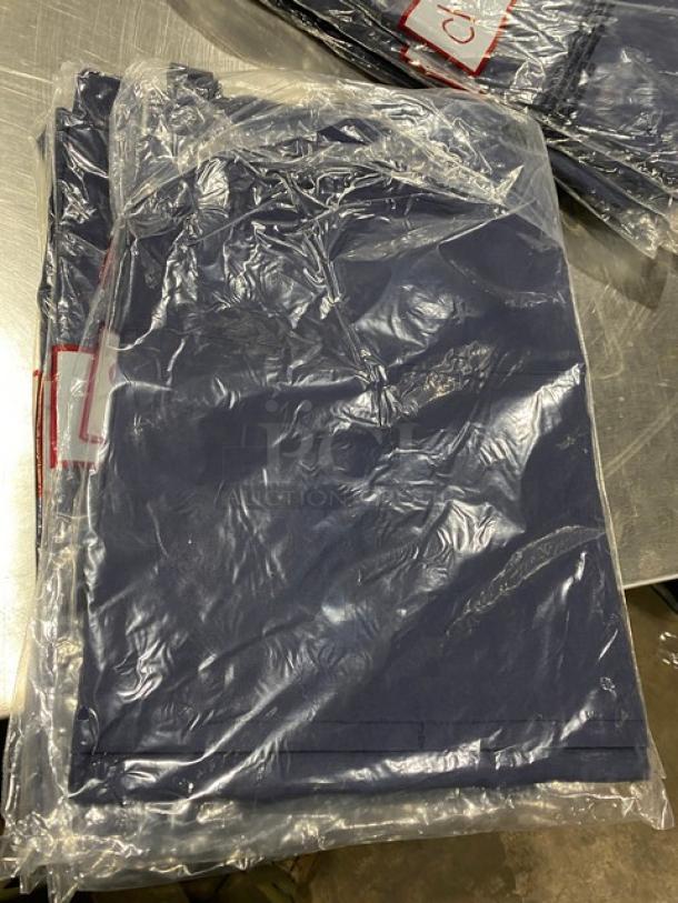 Chefwear navy-blue 2-pocket bar/chef apron, model CW1648-CW73, in original packaging. New condition.