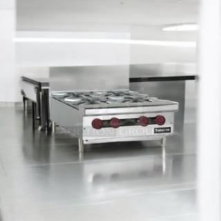 Tansan commercial 4-burner gas range in outstanding condition, heavy-duty stainless steel, fully tested and working.