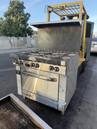 Southbend 10-burner gas range with standard oven in pristine condition. Heavy-duty commercial stove, fully tested and working.