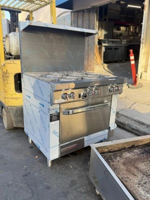 Pristine Southbend 10-burner gas range with standard oven, heavy-duty commercial stove, fully tested and working.