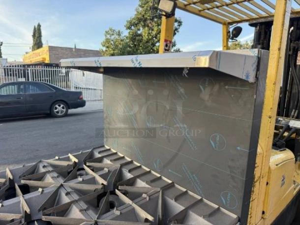 Pristine Southbend 10-burner gas range with standard oven, heavy-duty commercial stove, fully tested, excellent condition.