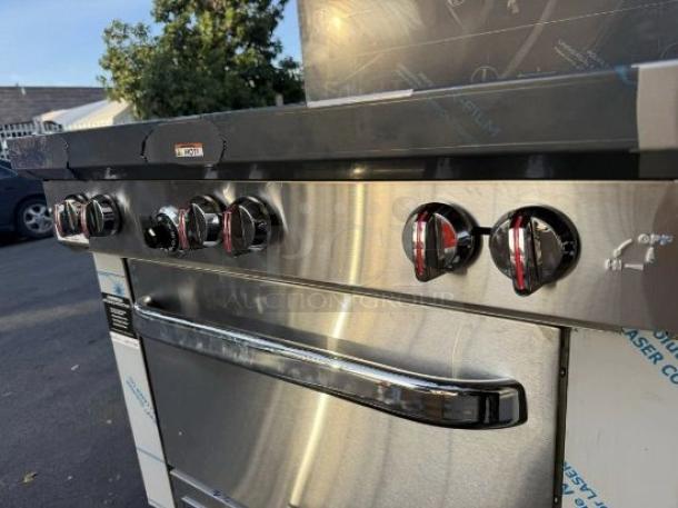 Southbend 10-burner gas range in pristine condition, stainless steel finish, equipped with standard oven, fully tested and working.