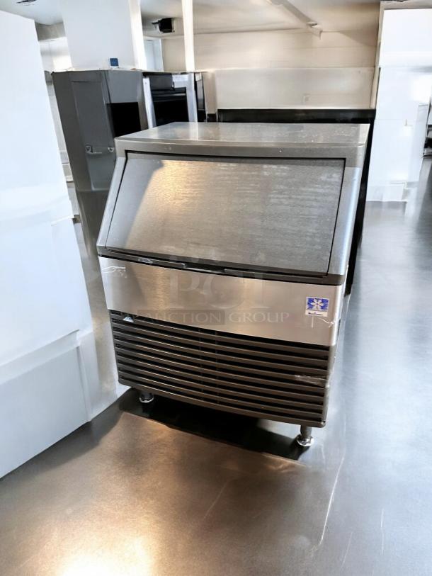 Manitowoc QD0272A ice maker, excellent condition, undercounter, 115V, air-cooled, stainless steel, fully tested, self-contained.