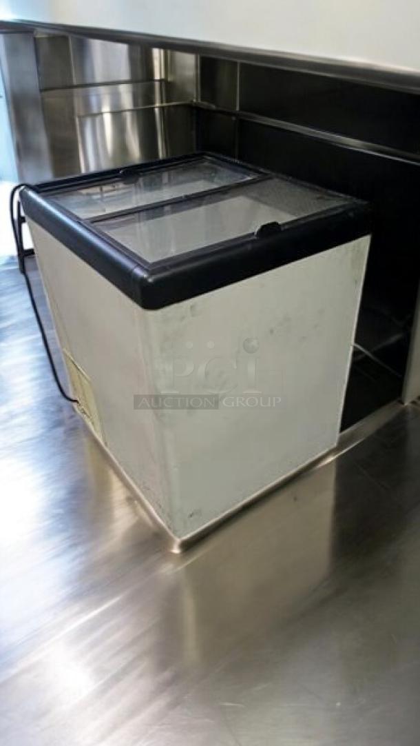 True TFM-29FL flat lid freezer, 6.3 cu. ft., excellent condition, fully tested, white, 115V, by True Manufacturing.
