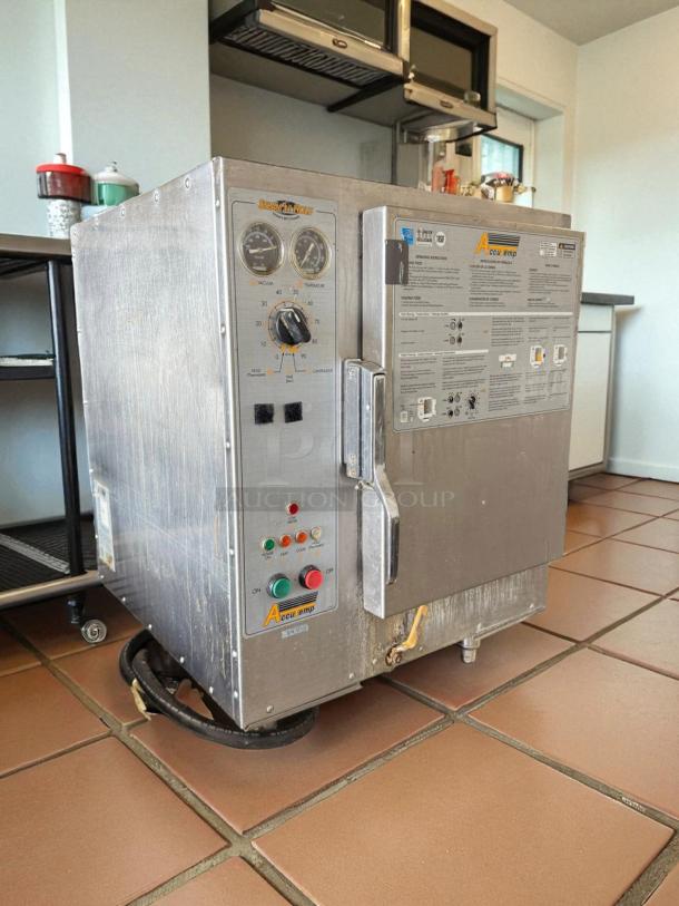 AccuTemp Steam ‘N’ Hold Steamer, outstanding condition, stainless steel, electric 208/240V, tested, AccuTemp labels visible.
