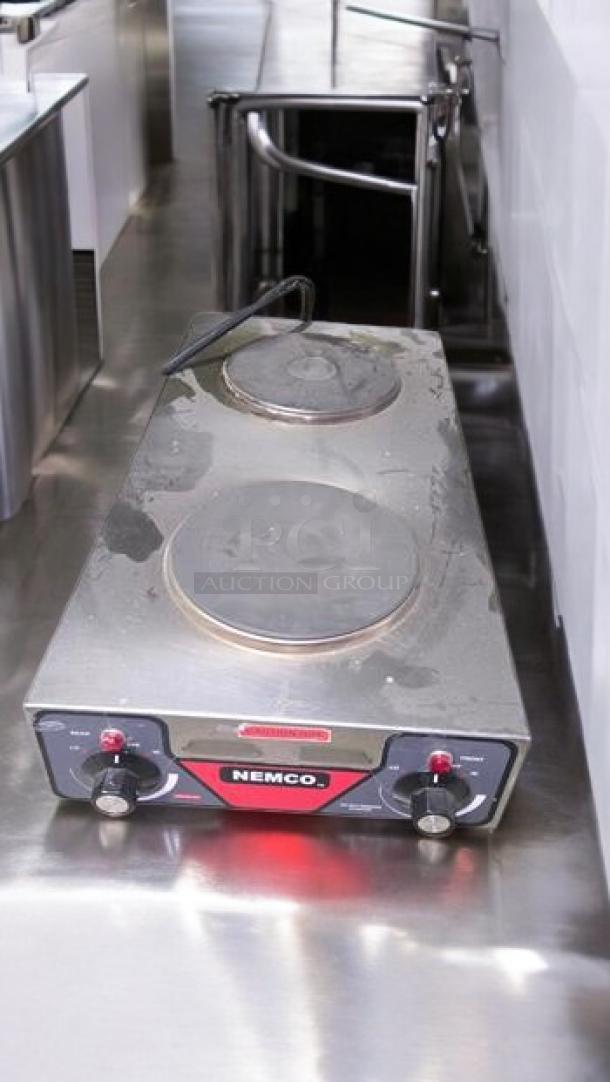 Nemco 6310-2 double solid burner hot plate in excellent condition. Features dual burners, tested and working, 208V/240V.