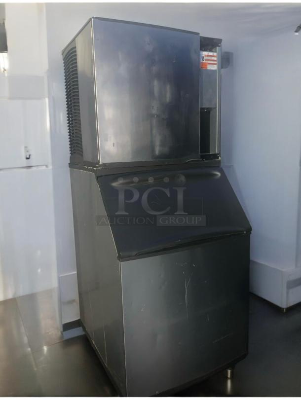 Manitowoc SY0854A Ice Maker and Storage Bin in outstanding condition, 115V, fully tested and working.