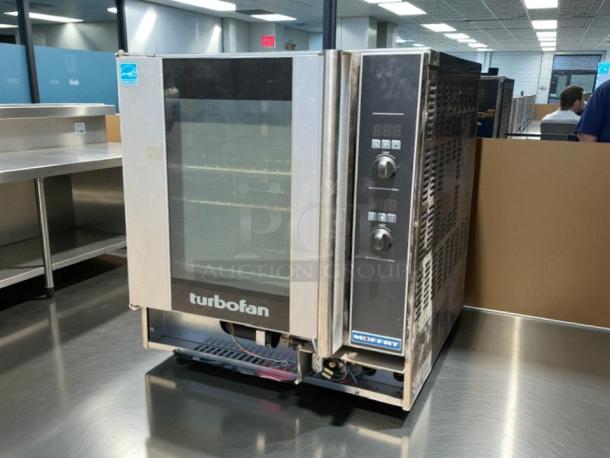 Moffat G32D5 commercial gas convection oven, full size, 5-pan capacity, digital controls, tested and working, in good condition.