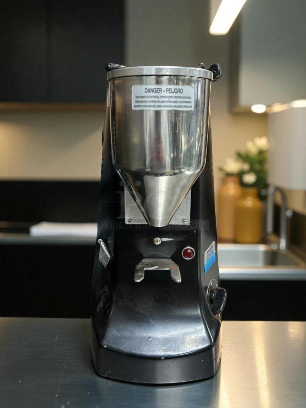 Mazzer 2844RSE Robur S grinder in great condition, electronic model; tested and working, visible safety label on the hopper.