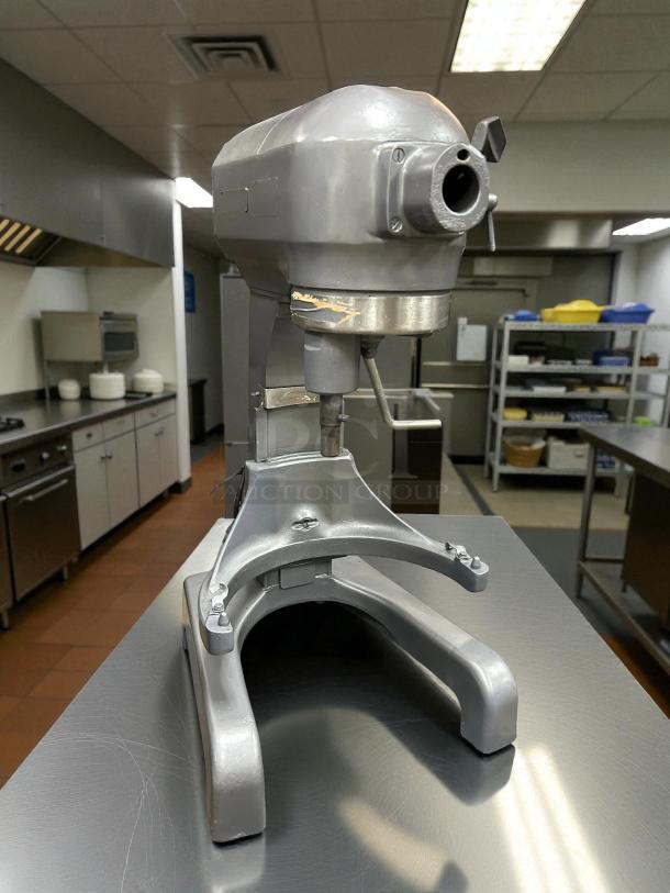 Hobart A200 20 QT dough mixer in excellent condition, 115V single phase, ideal for pizza, bakery, restaurant use.