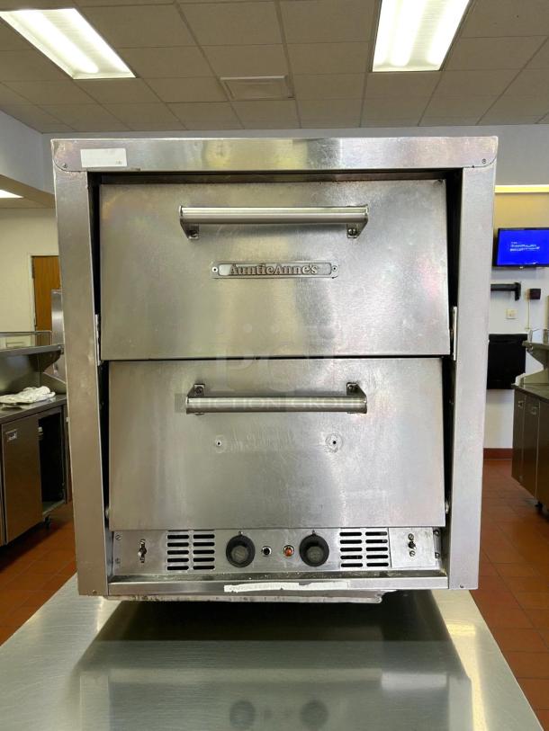 Bakers Pride P-44S electric countertop oven, excellent condition, dual chambers, 220-240V, 3 Phase, 7200W.