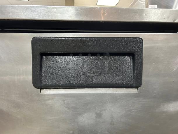 True TUC-27-HC-LP undercounter refrigerator in excellent condition. Features a durable stainless steel door and inset handle.