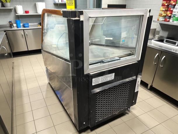 Structural Concepts DD17R refrigerated display case, excellent condition, clear glass, stainless steel, 115v, tested and working.