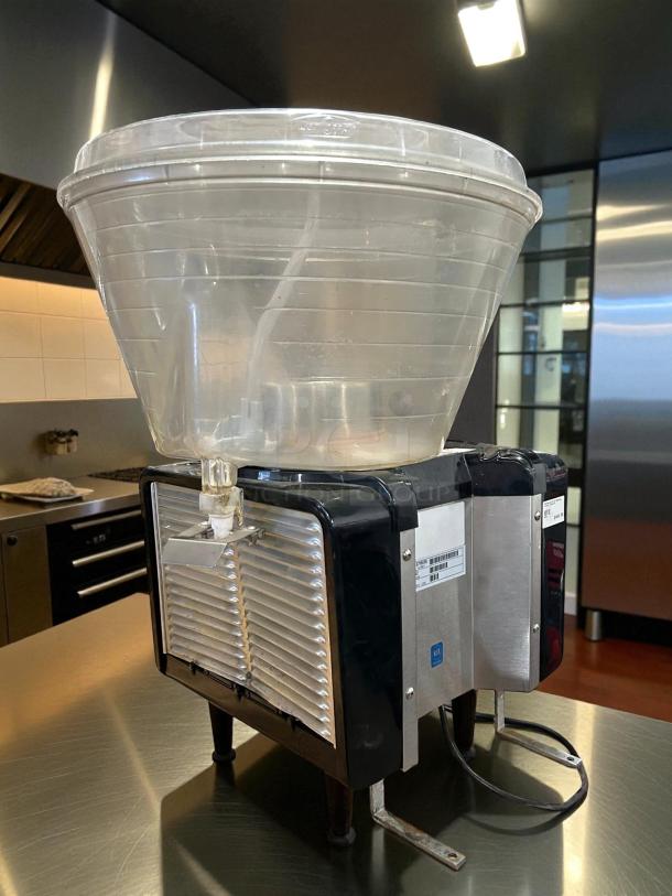 Cornelius Jet Spray EJ1 cold beverage dispenser, 8 gallon, great condition, tested and working, visible labels and model markings.