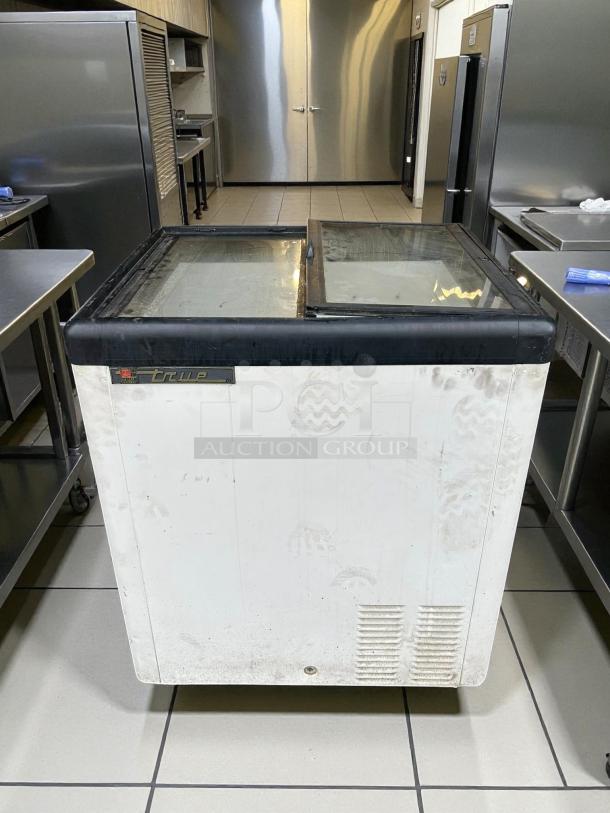 True THM-29FL 6.3 Cu.Ft. chest freezer, flat lid, sliding glass top, 115 volts, tested and working, minor surface wear.