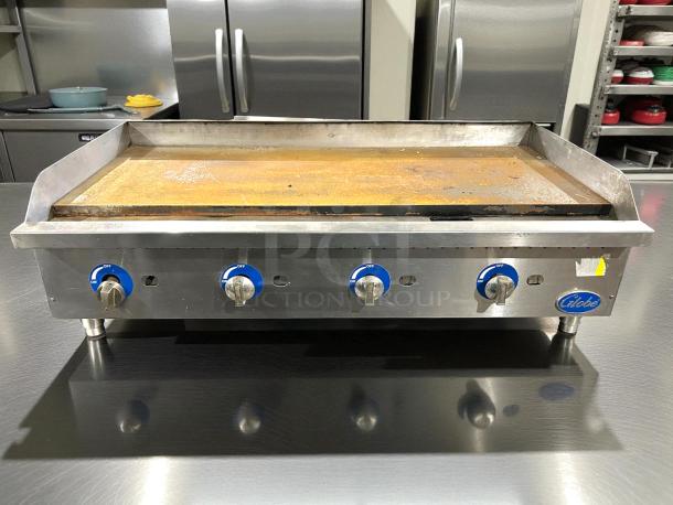 Globe GG48TG 48" gas griddle in excellent condition, thermostatic controls, 1" steel plate, tested and working.