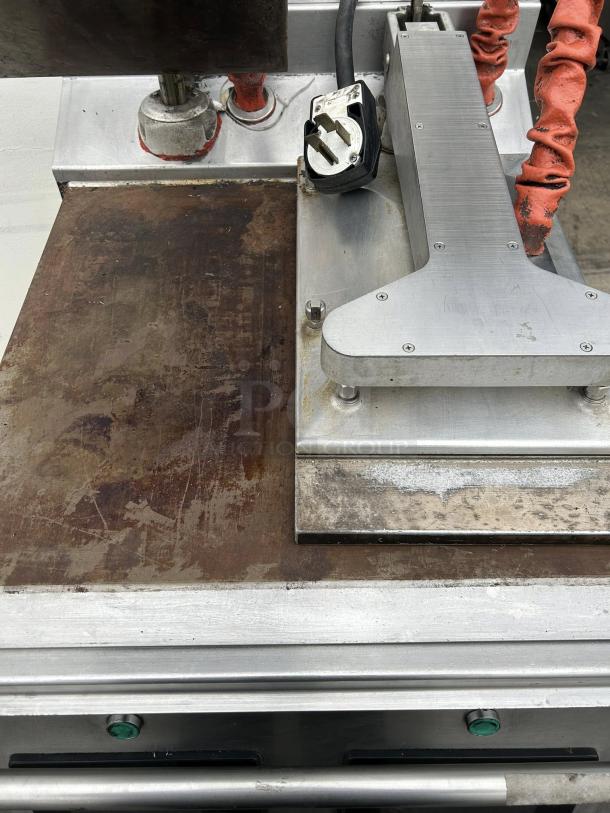 Garland Xpress XPG24 NAT 24" Natural Gas Clamshell Griddle with two platens, easyTouch controls, 40,000 BTU, excellent condition.