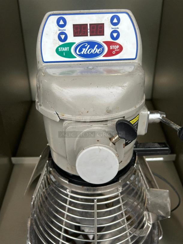 Great condition Globe SP20 20 qt planetary mixer, 1/2 hp, 115v. Features digital controls, Start/Stop buttons. Tested and working.