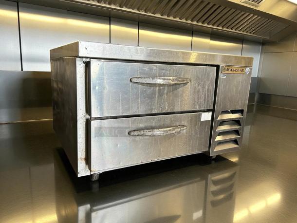Beverage Air WTRCS36HC 36" two-drawer refrigerated chef base. Stainless steel, tested, working condition, visible label.