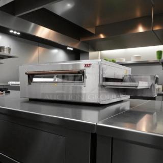 XLT Owens XLT3255 single deck natural gas conveyor oven, stainless steel, tested and working, in excellent condition.