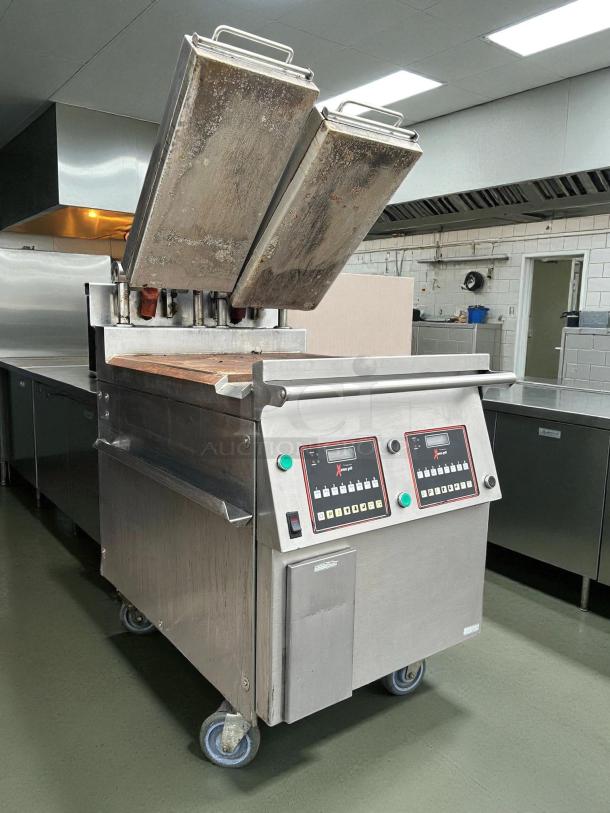 Garland Xpress XPG24 LP 24" clamshell griddle with dual platens, easy touch controls, in great tested condition.
