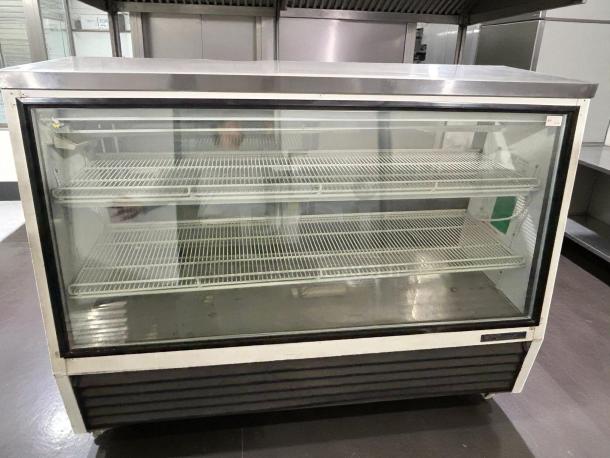 True TSID-72-3-L refrigerated deli display case, 72", excellent condition, tested and working, with glass front and shelves.
