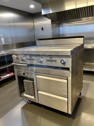 Jade Range 36” Thermostatic Griddle, Model JTRH, with 2-drawer refrigerated chef base. Excellent condition, tested working.