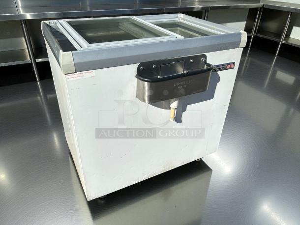 Kelvinator KCNF073WS commercial ice cream display freezer, 7 cu.ft capacity, tested, working, glass sliding lid, Dipwell attached.