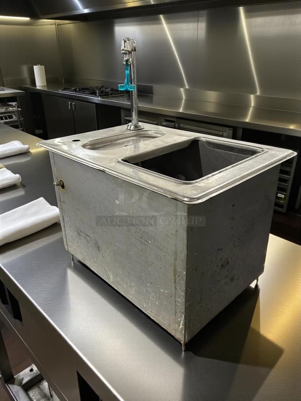 Randell 9510 drop-in water and ice station, 21"x14.63", excellent condition, tested and working, steel finish.