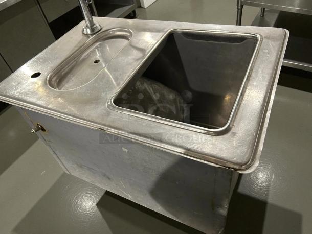 Randell 9510 Drop-In Water and Ice Station, 21"x14.63", stainless steel, excellent condition, tested, working.