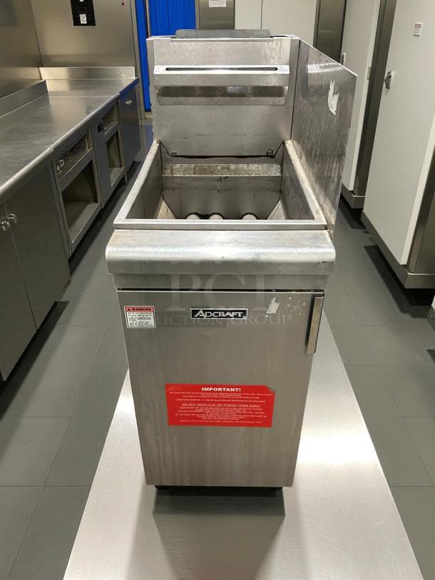 Black Diamond BDGF-120 gas fryer, 50 lb vat, floor model, liquid propane. Excellent condition, tested and working.