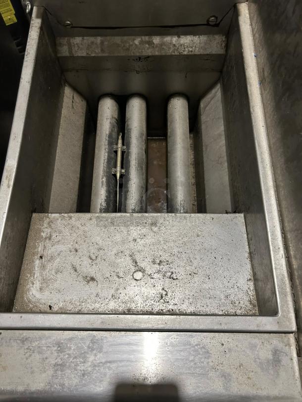 Black Diamond BDGF-120 gas fryer interior with tubular burners, 50 lb vat, floor model, liquid propane, tested and working.