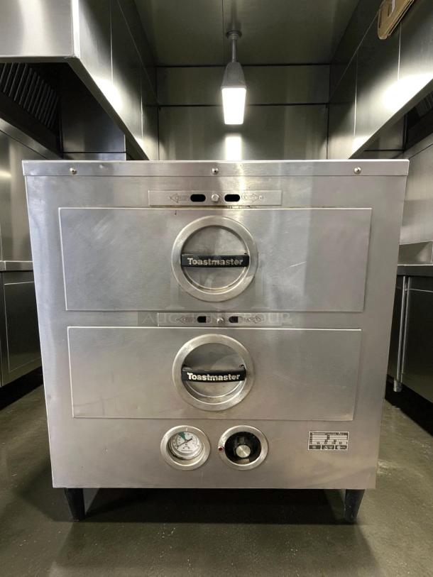 Toastmaster 3B84DT72 food warming drawer unit, free-standing with two drawers, excellent condition, tested and working.