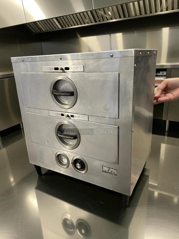 Toastmaster 3B84DT72 food warming drawer, excellent condition, two drawers, stainless steel, free-standing, tested working.