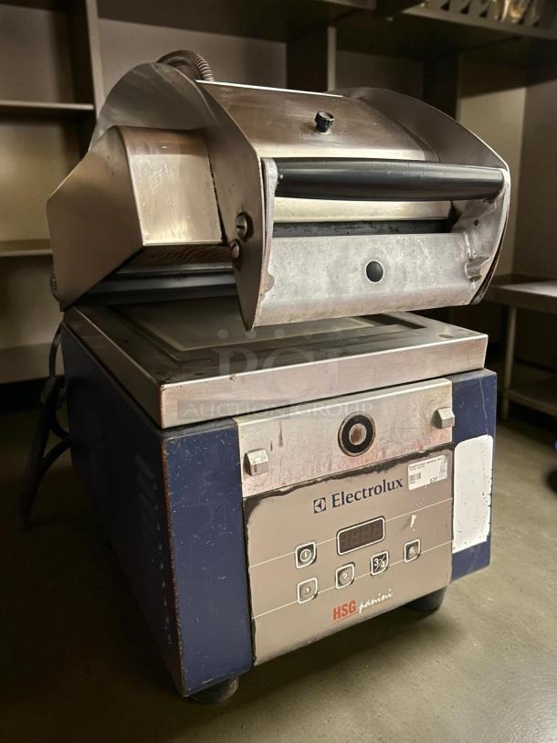 Electrolux HSPPME Panini Grill Melt in excellent condition. Features controls and display, tested and working.