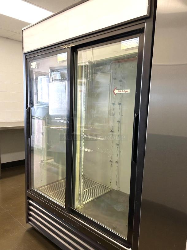 True GDM-45-HC-LD merchandiser with 2 sliding glass doors, black finish, 51 1/8" width, tested and working, 115v.