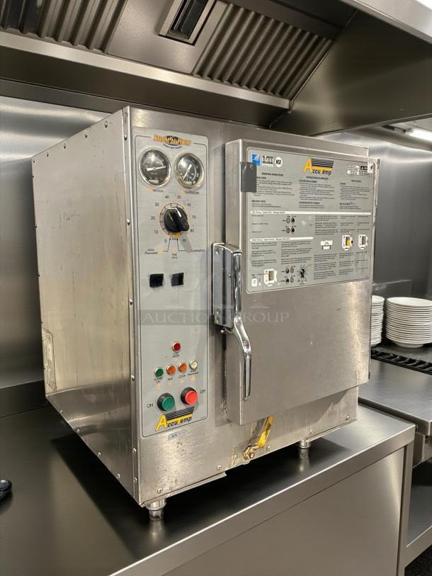 AccuTemp S62083D100 Steam'N'Hold convection steamer, 6-pan capacity, countertop model, stainless steel, tested, working condition.