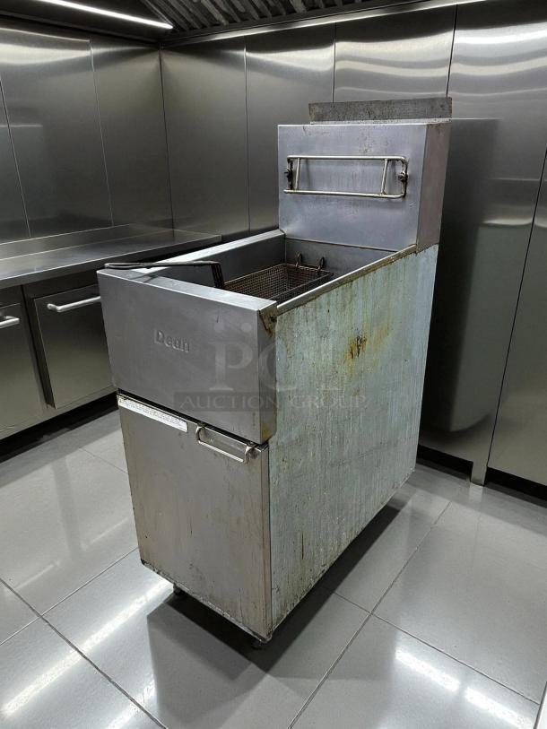 Dean SR152G Gas Fryer in excellent condition, 50 lb vat, floor model, liquid propane, tested and working, visible wear.