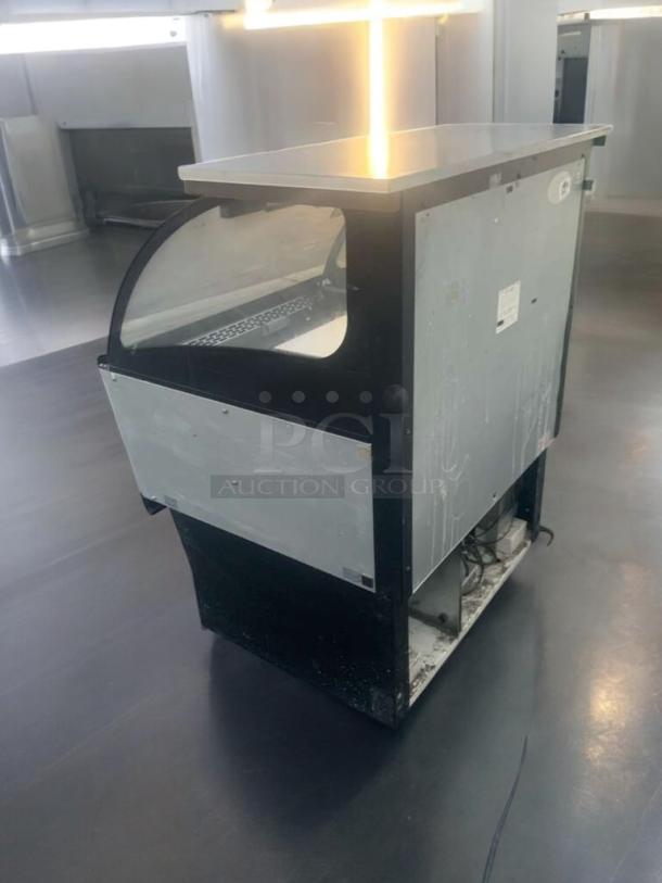 Prime condition Federal Industries refrigerated open display case, side view. Fully tested and working.