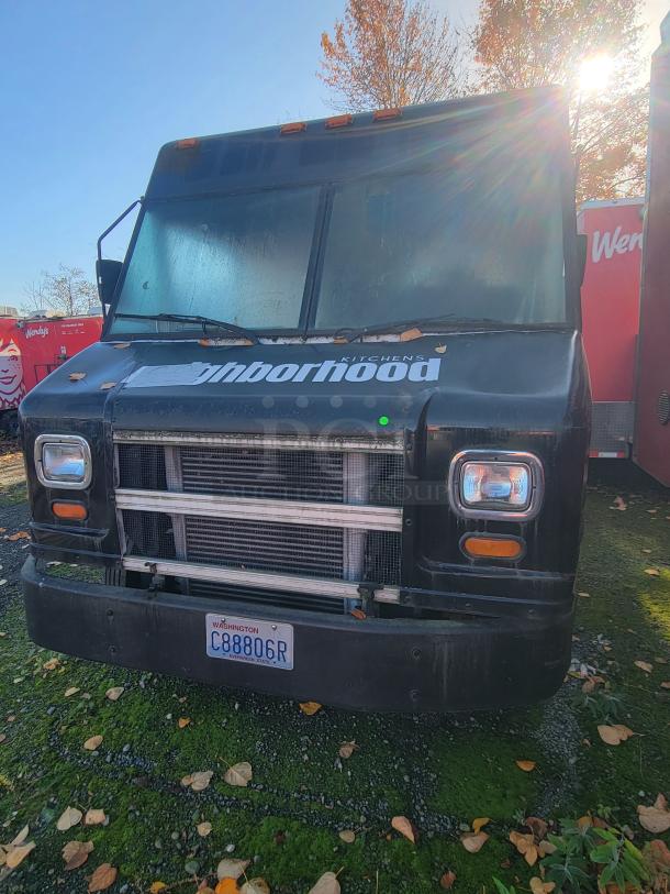 2004 Freightliner MT45 Step-Van mobile kitchen. Front view, black exterior, Washington plate C88806R. Ideal for catering.