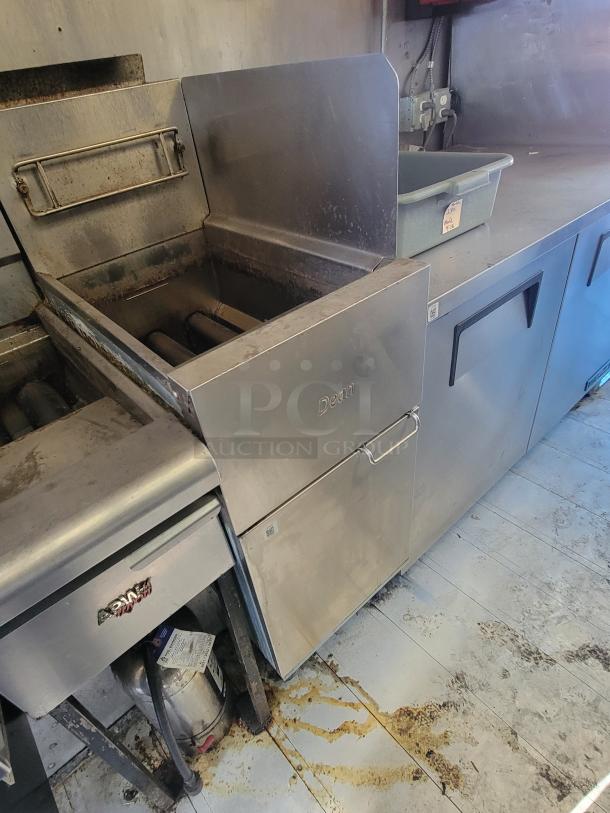 Dean gas deep fryer in a mobile kitchen with stainless steel prep area, surrounded by commercial equipment in used condition.