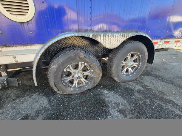 🌟🚚 HIGH-END 2021 16' Commercial Food Trailer/Mobile Kitchen w/ VULCAN & ARCTIC AIR 🧊🔥 This professionally built, high-quality 16-foot food trailer is a fully-equipped, modern commercial kitchen. Originally part of the "Neighborhood Kitchens" ghost kitchen network, it is built to high specifications and is perfect for catering, food truck routes, or satellite kitchen operations. Avoid months of build time and pass inspections easily with this turn-key setup! Allow up to 60 days to receive title after payment. VIN: 1Z9Z1EH29MP475453. See video link in description below 👇 - Image 7 of 29