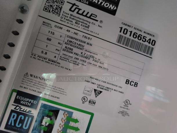 Label of True Refrigeration unit model GDM-49 HC-TSL01 with R290 refrigerant and serial number 10166540, suitable for outdoor use.
