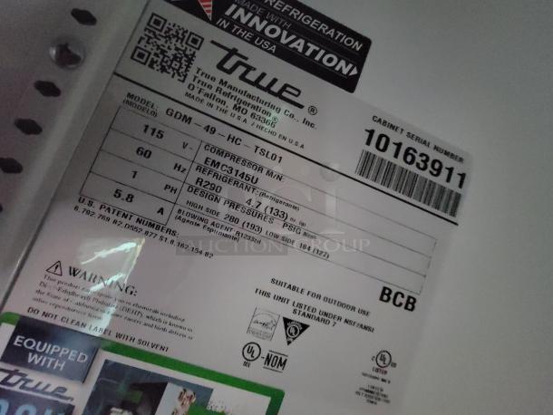 Label of a True Refrigeration unit detailing model GDM-49 HC, using R290 refrigerant. Serial number 10163911.