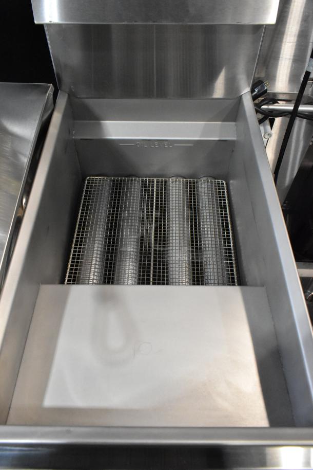 Brand new Imperial IFS-50 stainless steel commercial deep fat fryer, 140,000 BTU, with 2 metal baskets. Scratch and dent.