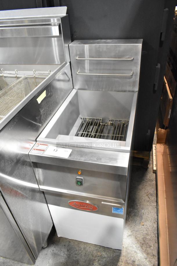 BRAND NEW 2024 Avantco 177EF40B stainless steel electric fryer with 2 baskets, 208V, 1 phase. Scratch and dent condition.