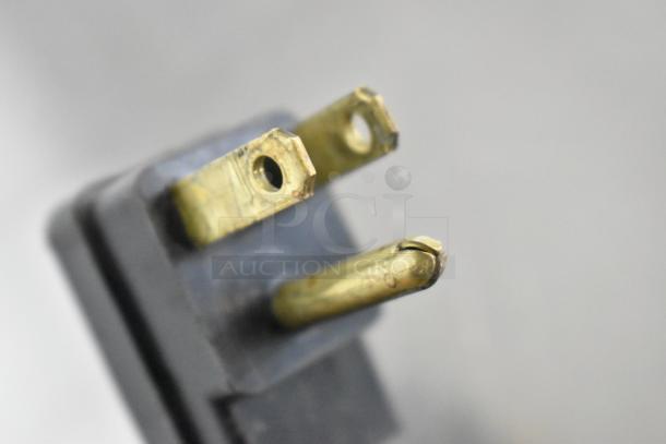Close-up of a power plug for the Perlick BS60 Back Bar Cooler, 115 volts, 1 phase. Plug is in good condition.