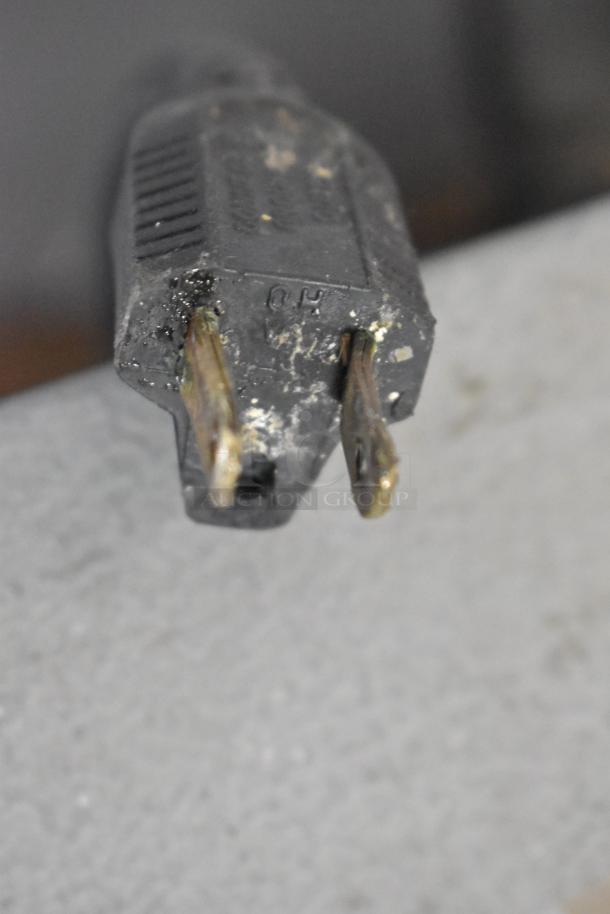 Power plug of a Varimixer W20 dough mixer, slightly worn. For 115V, 1-phase power supply.