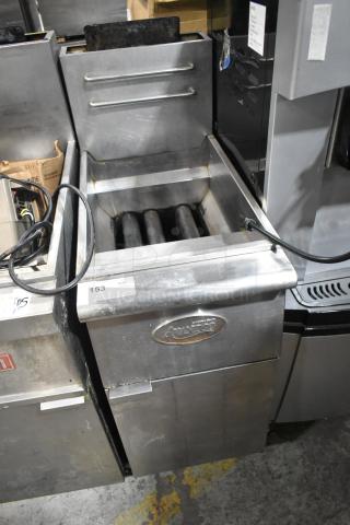 Avantco FF300-N Stainless Steel Commercial Floor Style Natural Gas Powered Deep Fat Fryer. 90,000 BTU. - Item #1222033