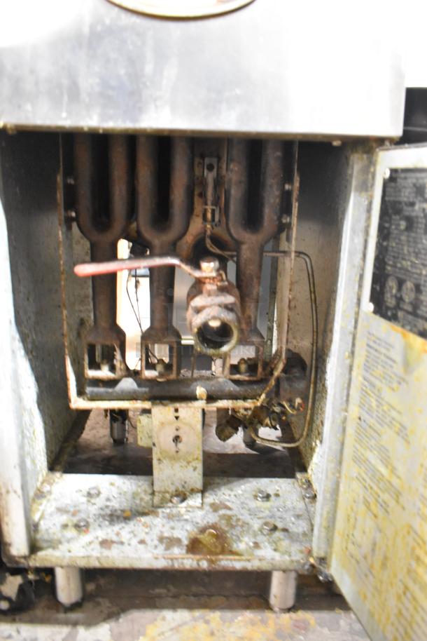 Avantco FF300-N natural gas deep fat fryer, 90,000 BTU, stainless steel, commercial floor style, used condition, interior view.